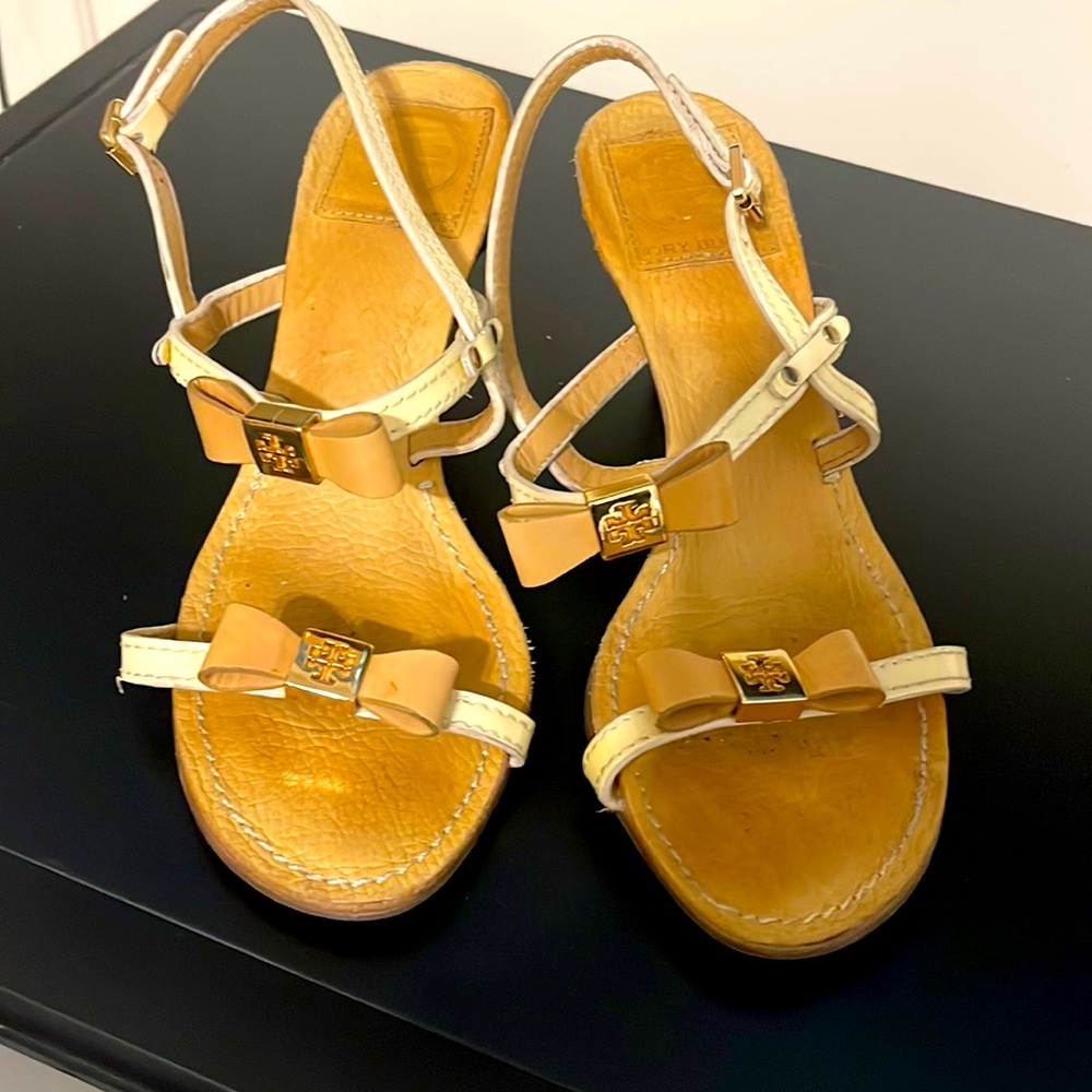 Tory Burch beautiful bow heals
